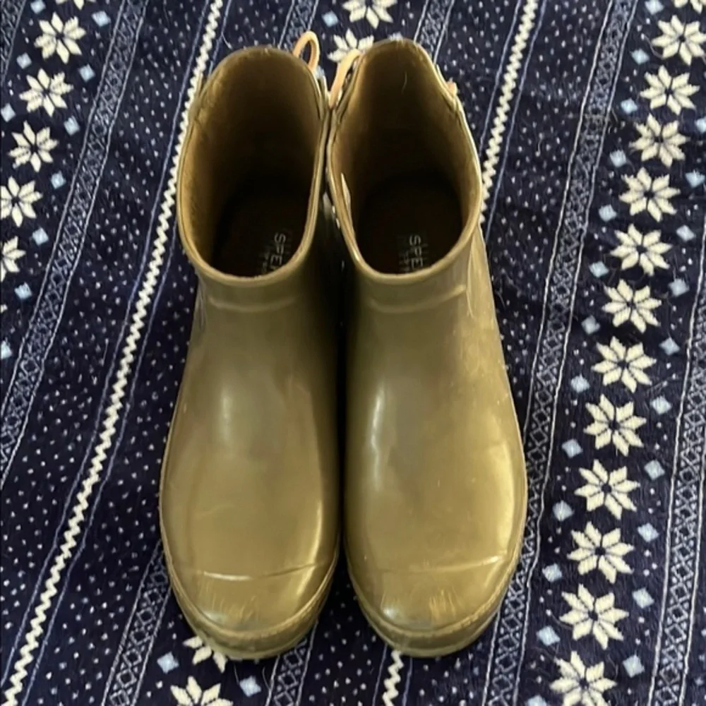 Sperry Olive Green Ankle Rain Boots Size 11 EUC